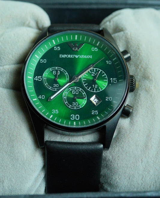 Classic Black Strap Watch – Timeless Style